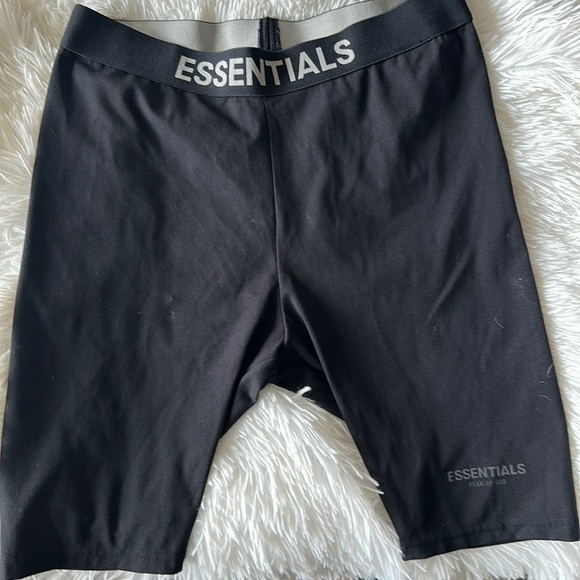 Essentials Pants - Essential Biker Shorts